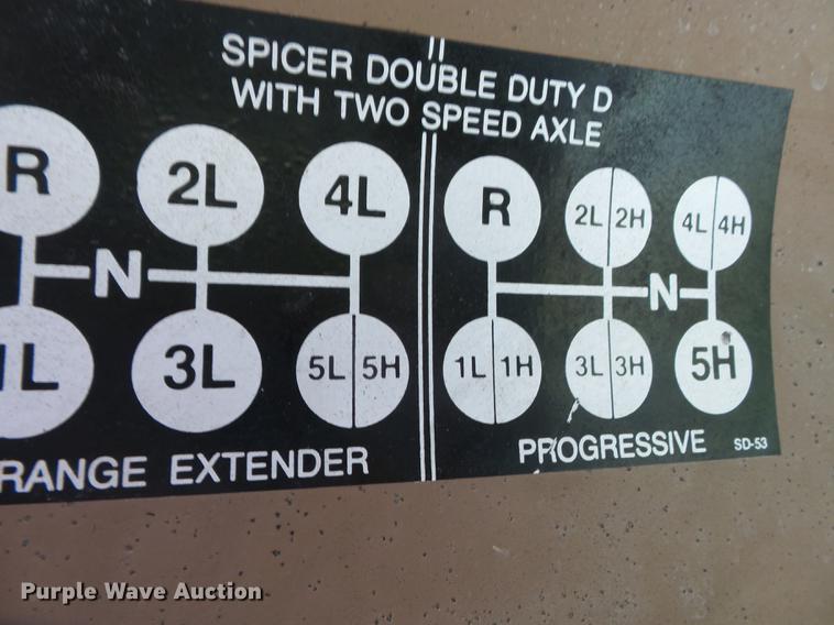 image for item CD9617 1984 International S1900 oil distributor truck