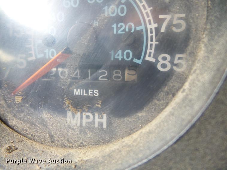 image for item CD9617 1984 International S1900 oil distributor truck