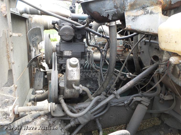 image for item CD9617 1984 International S1900 oil distributor truck