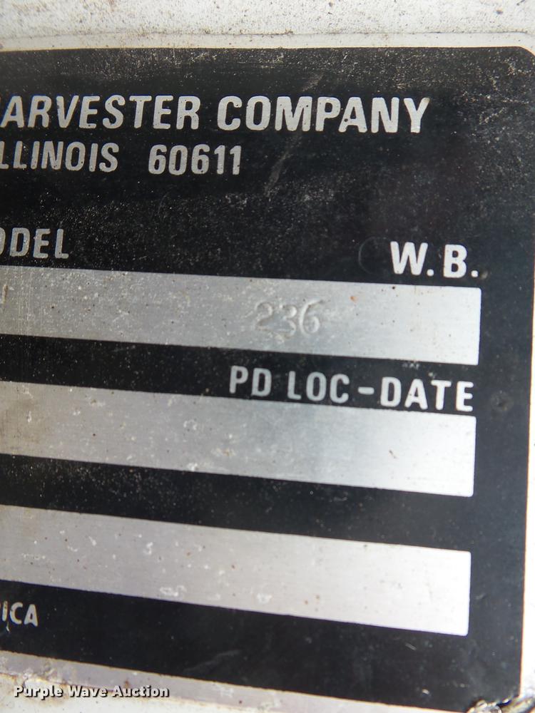 image for item CD9617 1984 International S1900 oil distributor truck