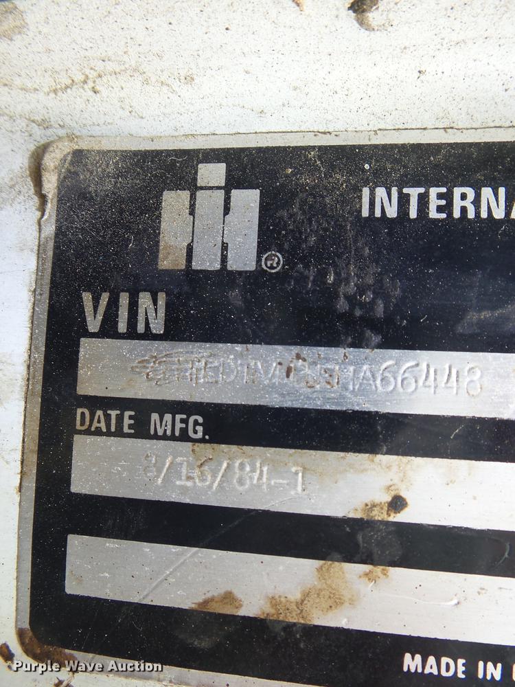 image for item CD9617 1984 International S1900 oil distributor truck