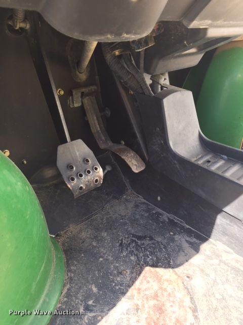 image for item DA3618 2011 John Deere 825i Gator utility vehicle