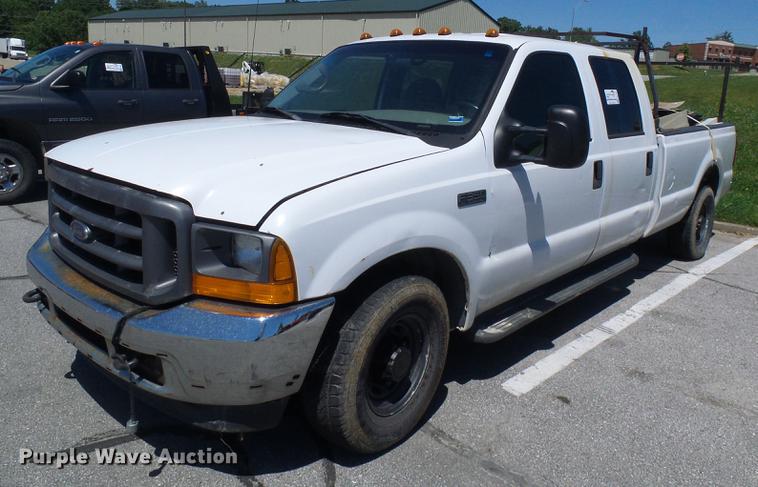 image for item DB2194 2001 Ford F350 Super Duty Crew Cab pickup truck