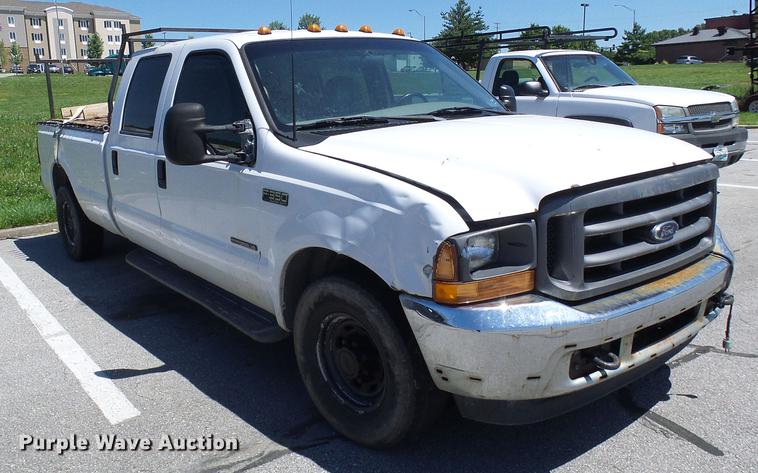 image for item DB2194 2001 Ford F350 Super Duty Crew Cab pickup truck