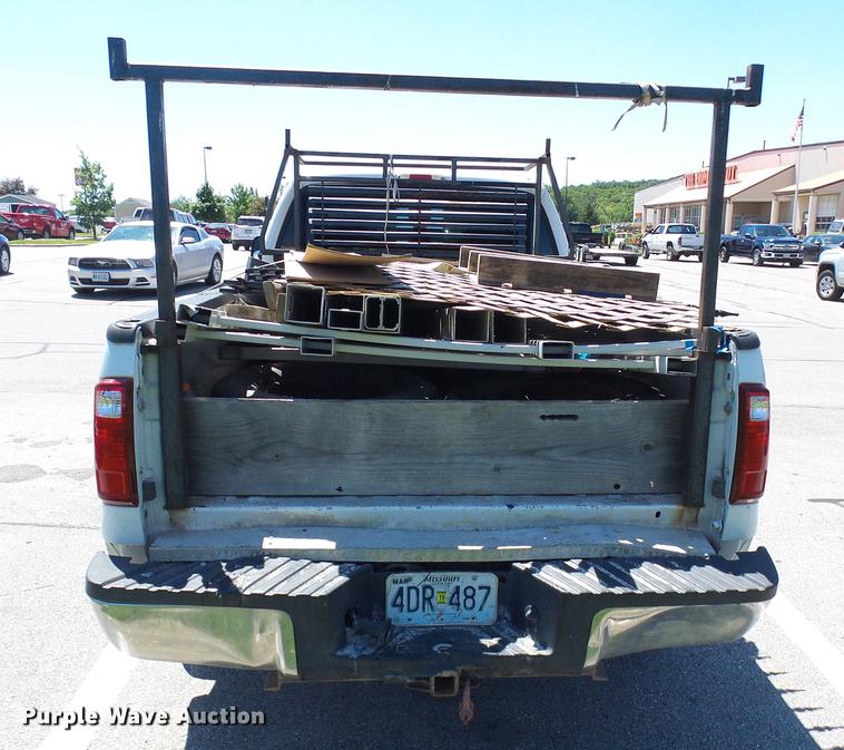 image for item DB2194 2001 Ford F350 Super Duty Crew Cab pickup truck