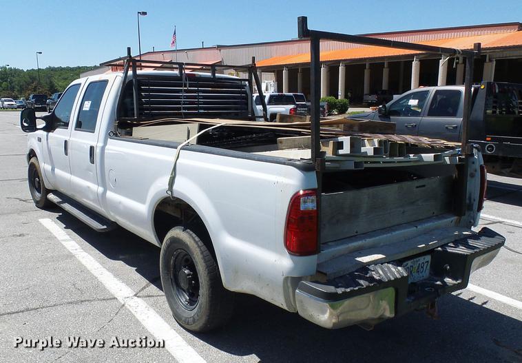 image for item DB2194 2001 Ford F350 Super Duty Crew Cab pickup truck