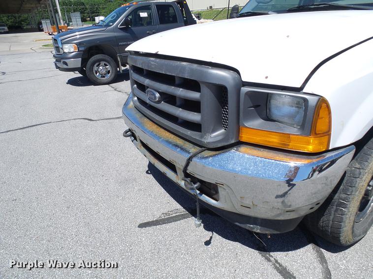 image for item DB2194 2001 Ford F350 Super Duty Crew Cab pickup truck