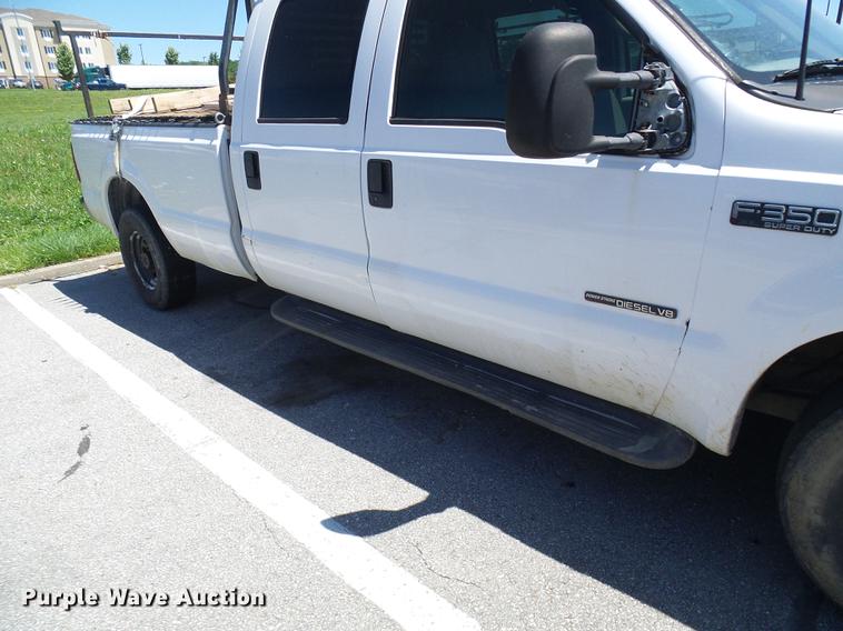 image for item DB2194 2001 Ford F350 Super Duty Crew Cab pickup truck