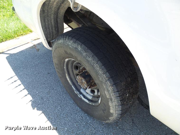 image for item DB2194 2001 Ford F350 Super Duty Crew Cab pickup truck