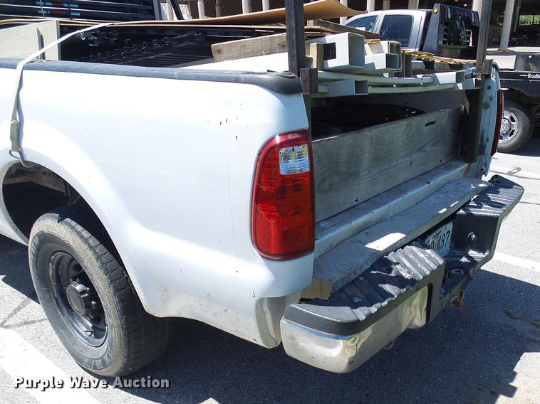 image for item DB2194 2001 Ford F350 Super Duty Crew Cab pickup truck