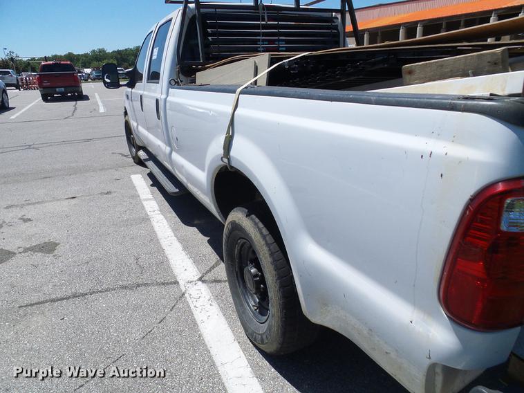 image for item DB2194 2001 Ford F350 Super Duty Crew Cab pickup truck