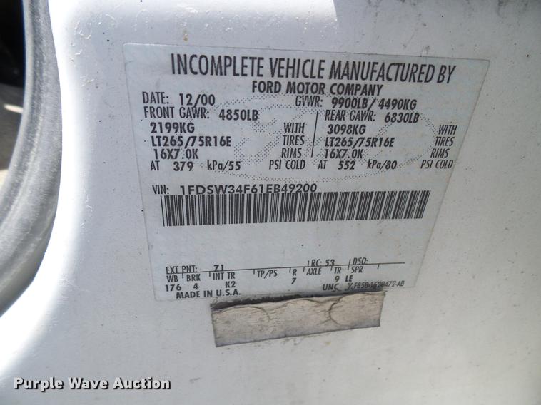 image for item DB2194 2001 Ford F350 Super Duty Crew Cab pickup truck