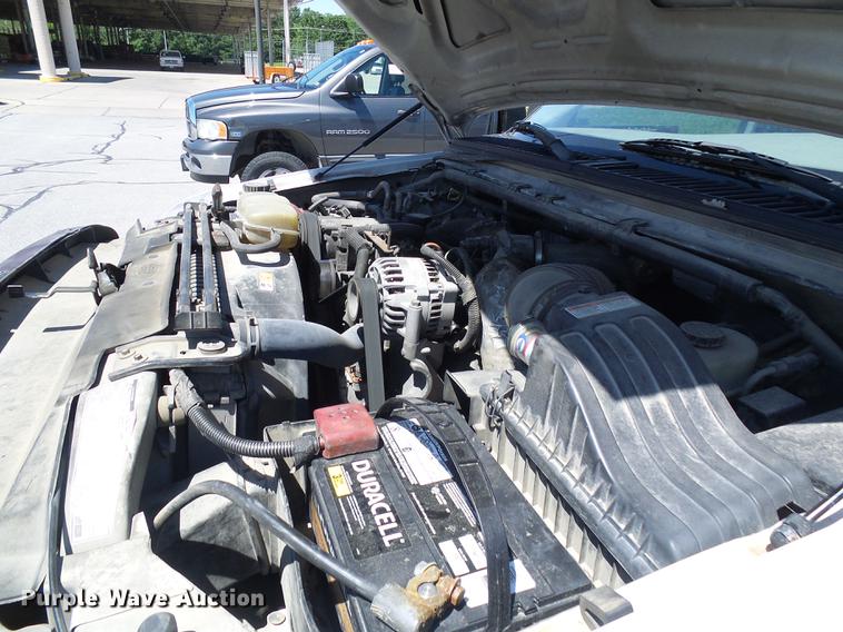 image for item DB2194 2001 Ford F350 Super Duty Crew Cab pickup truck