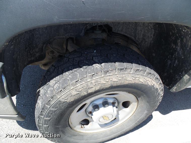 image for item DB2195 2003 Chevrolet Silverado 2500 pickup truck