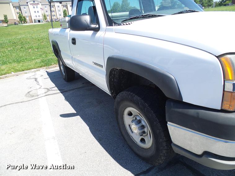 image for item DB2195 2003 Chevrolet Silverado 2500 pickup truck