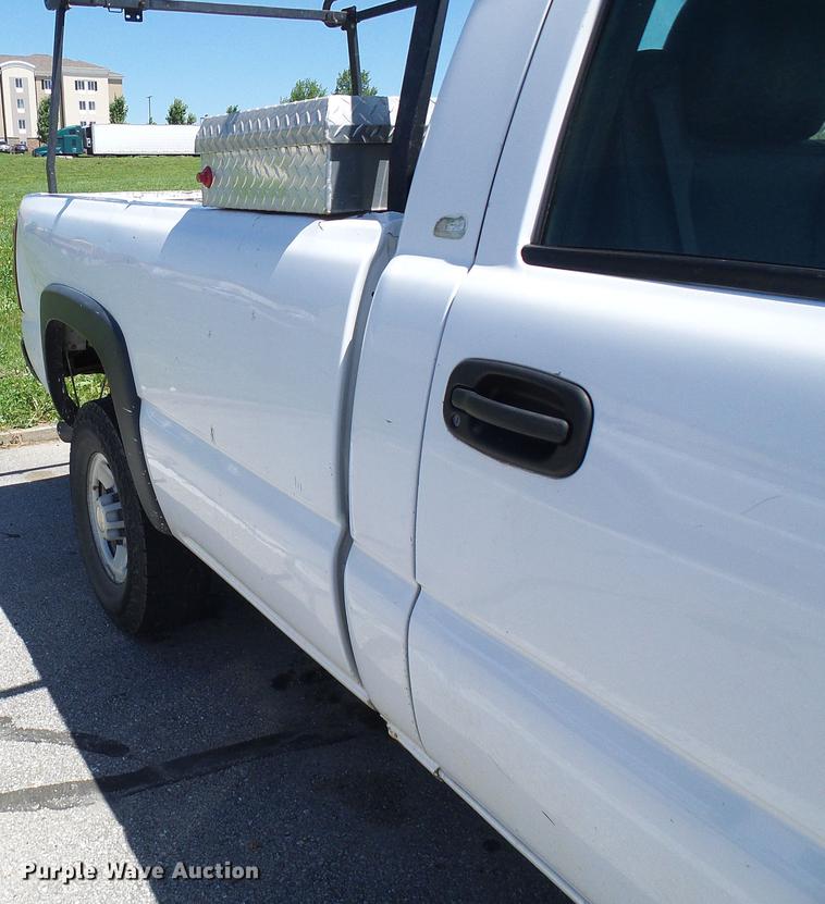 image for item DB2195 2003 Chevrolet Silverado 2500 pickup truck