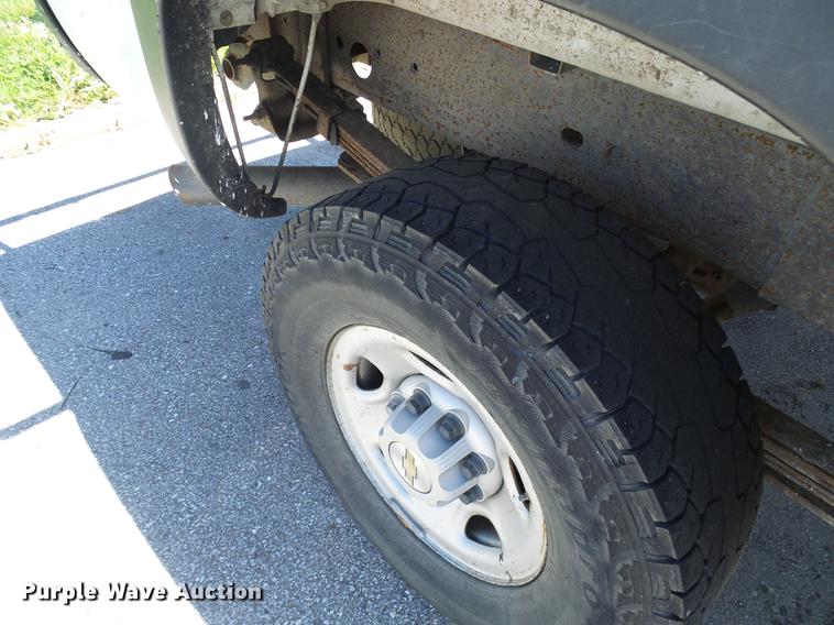 image for item DB2195 2003 Chevrolet Silverado 2500 pickup truck