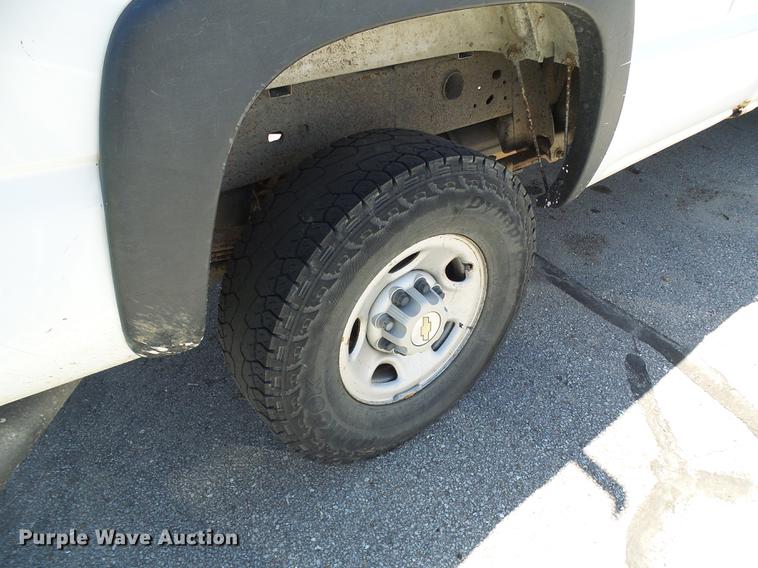 image for item DB2195 2003 Chevrolet Silverado 2500 pickup truck