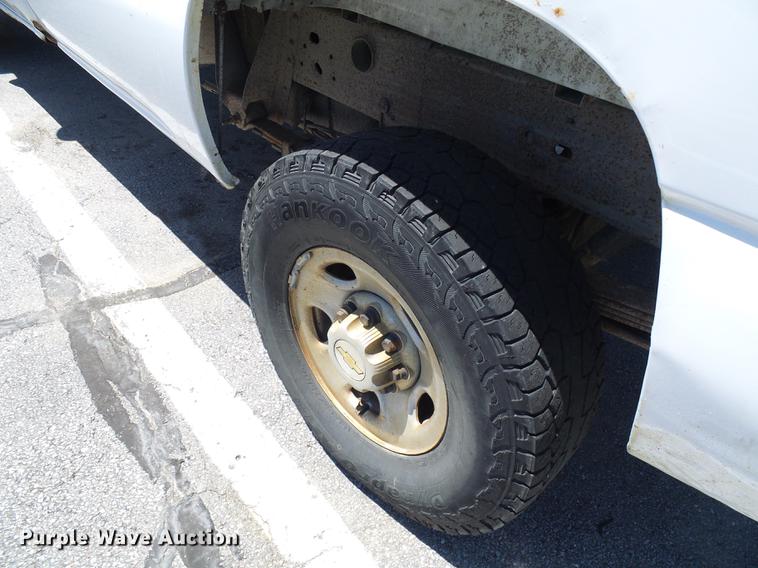 image for item DB2195 2003 Chevrolet Silverado 2500 pickup truck