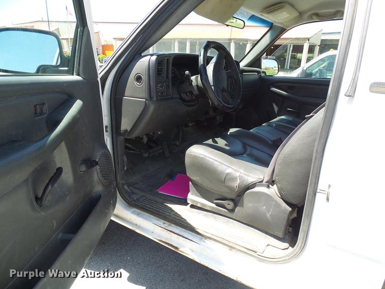 image for item DB2195 2003 Chevrolet Silverado 2500 pickup truck