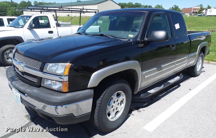 image for item DB2196 2003 Chevrolet Silverado 1500 Ext. Cab pickup truck
