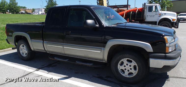 image for item DB2196 2003 Chevrolet Silverado 1500 Ext. Cab pickup truck