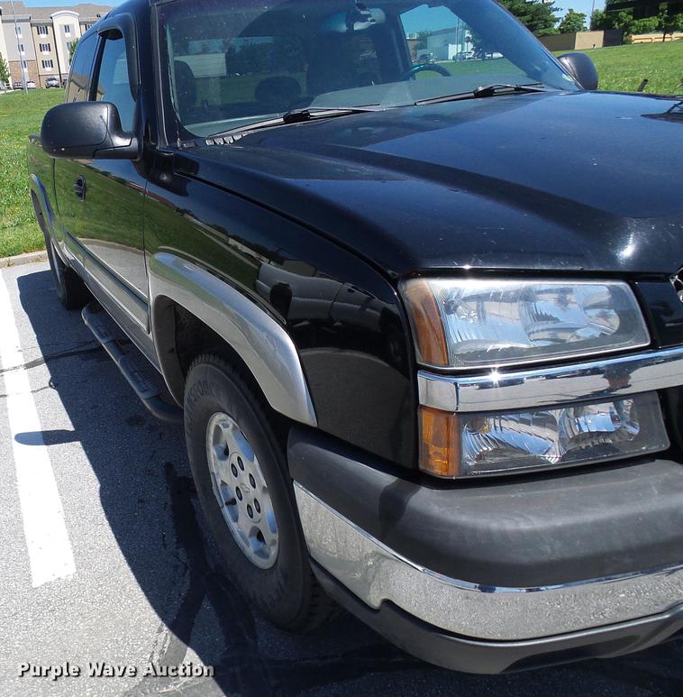image for item DB2196 2003 Chevrolet Silverado 1500 Ext. Cab pickup truck