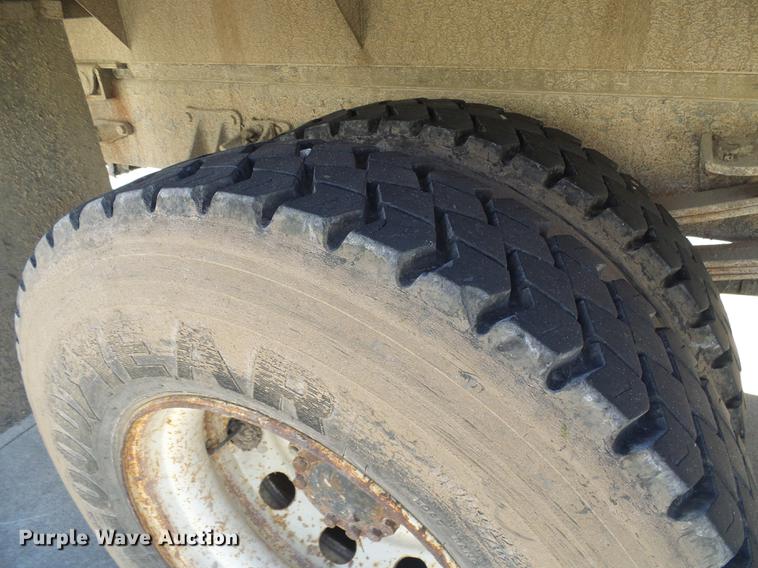 image for item DB2198 1993 Isuzu FTR rollback truck