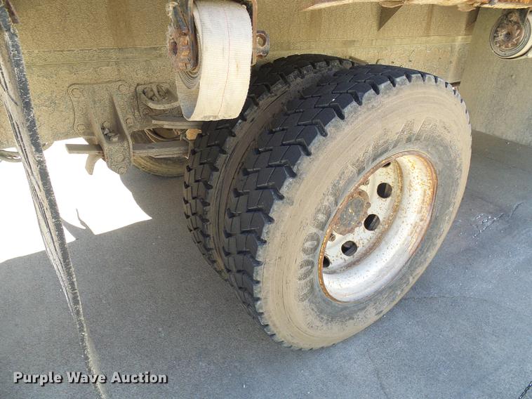 image for item DB2198 1993 Isuzu FTR rollback truck