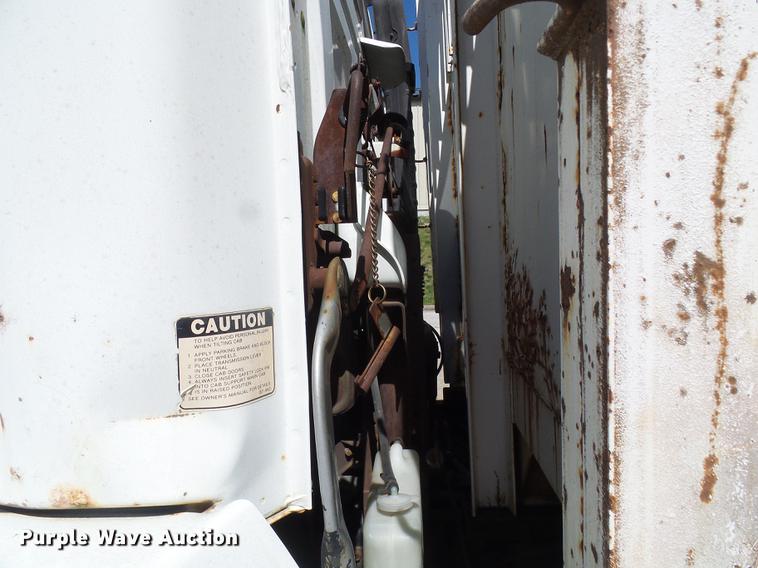 image for item DB2198 1993 Isuzu FTR rollback truck