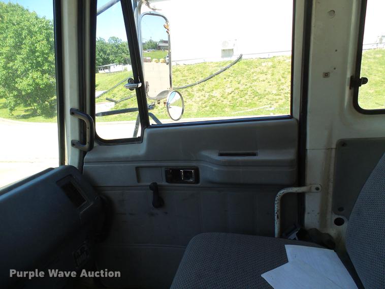 image for item DB2198 1993 Isuzu FTR rollback truck