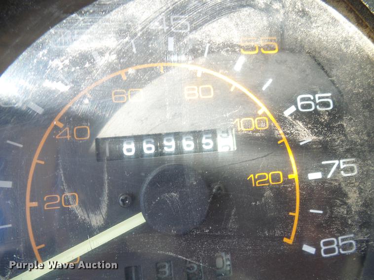 image for item DB2198 1993 Isuzu FTR rollback truck