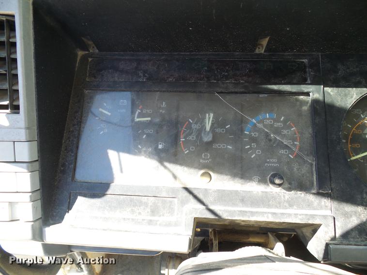 image for item DB2198 1993 Isuzu FTR rollback truck