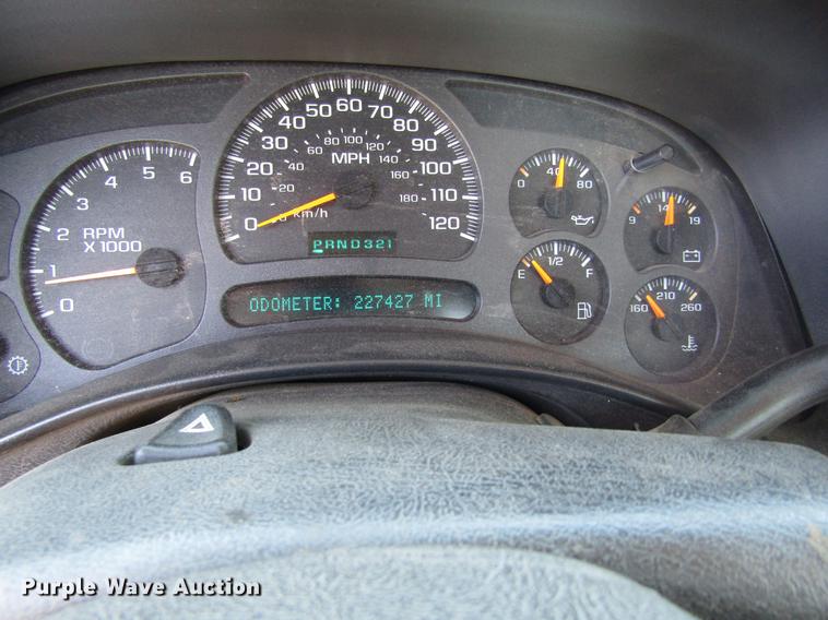 image for item DB4943 2003 Chevrolet Silverado 2500HD utility bed pickup truck