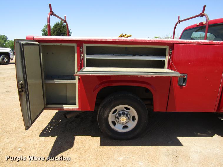 image for item DB4943 2003 Chevrolet Silverado 2500HD utility bed pickup truck