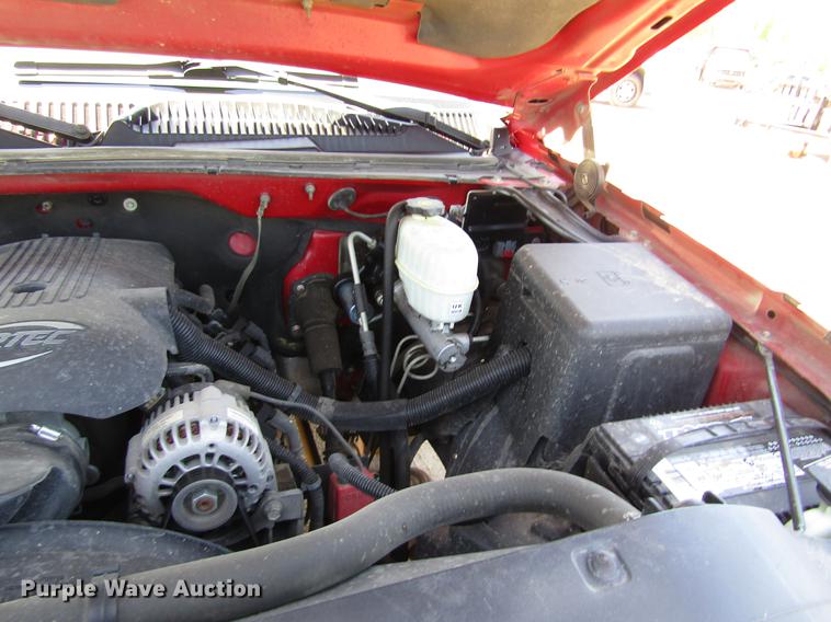 image for item DB4943 2003 Chevrolet Silverado 2500HD utility bed pickup truck