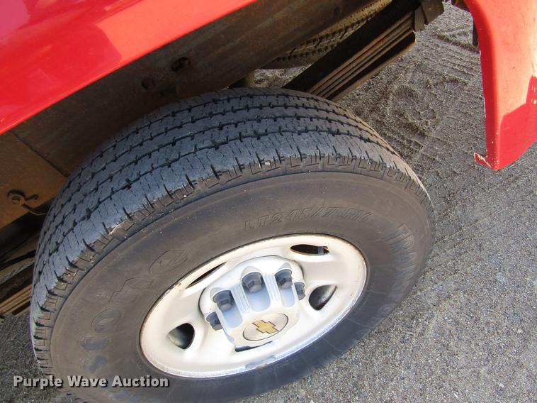 image for item DB4943 2003 Chevrolet Silverado 2500HD utility bed pickup truck