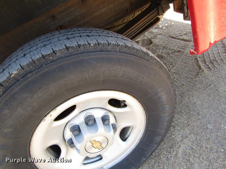 image for item DB4943 2003 Chevrolet Silverado 2500HD utility bed pickup truck