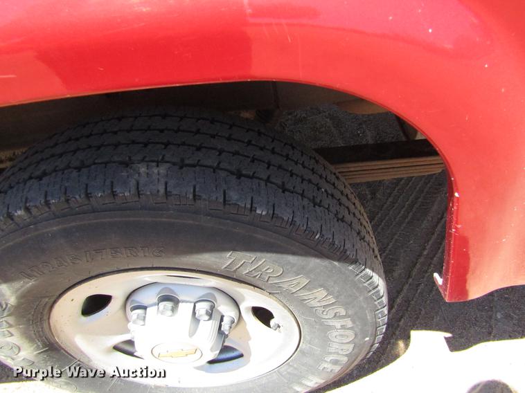 image for item DB4943 2003 Chevrolet Silverado 2500HD utility bed pickup truck