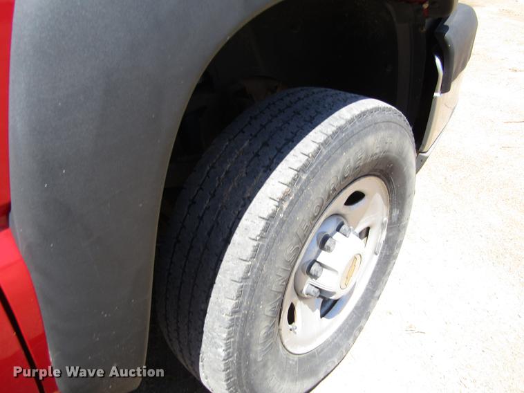 image for item DB4943 2003 Chevrolet Silverado 2500HD utility bed pickup truck