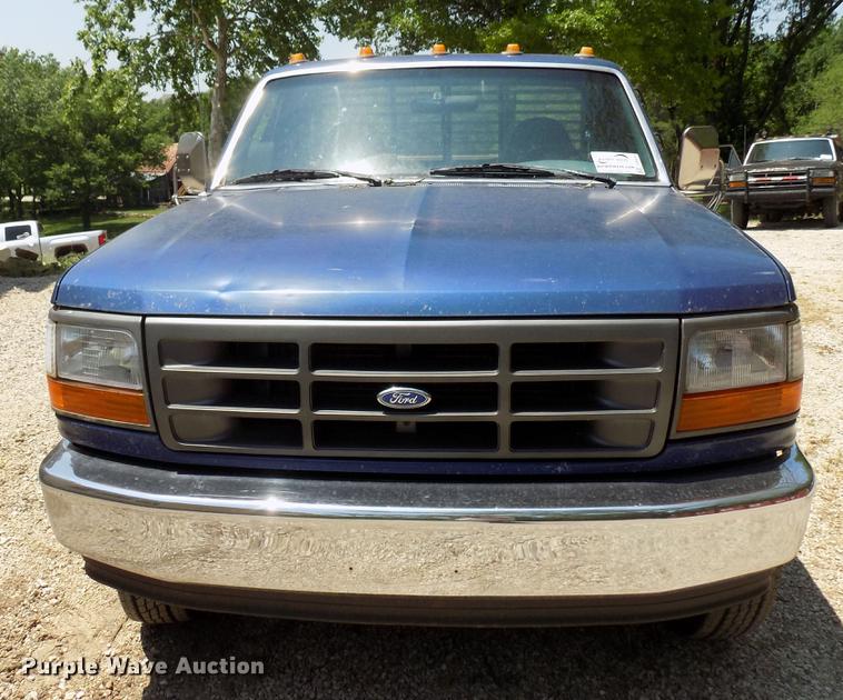 image for item DB9556 1996 Ford F350 flatbed pickup truck