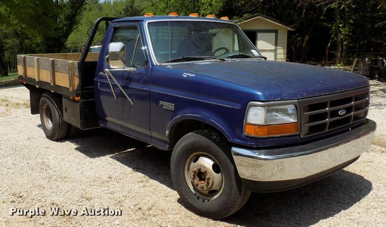image for item DB9556 1996 Ford F350 flatbed pickup truck