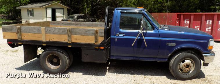 image for item DB9556 1996 Ford F350 flatbed pickup truck