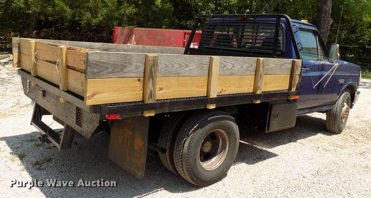 image for item DB9556 1996 Ford F350 flatbed pickup truck