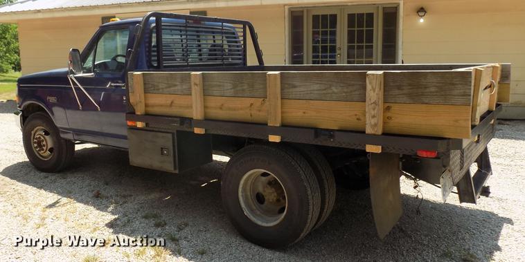 image for item DB9556 1996 Ford F350 flatbed pickup truck
