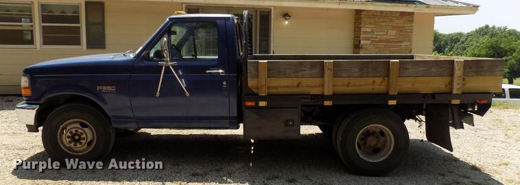 image for item DB9556 1996 Ford F350 flatbed pickup truck