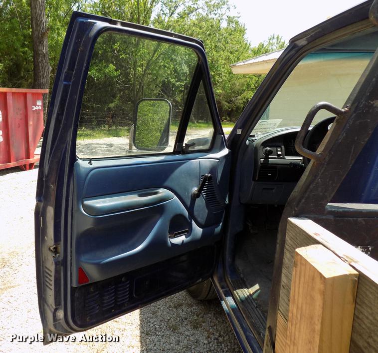 image for item DB9556 1996 Ford F350 flatbed pickup truck