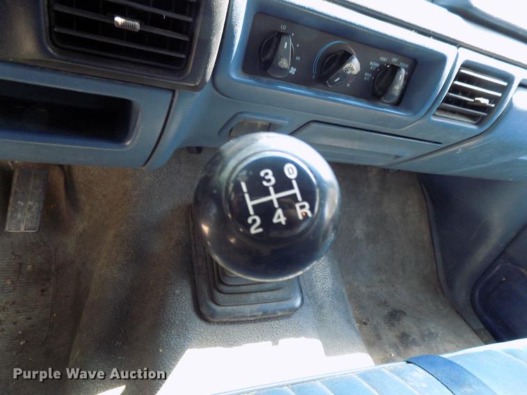 image for item DB9556 1996 Ford F350 flatbed pickup truck