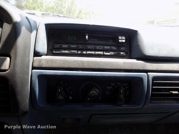 image for item DB9556 1996 Ford F350 flatbed pickup truck