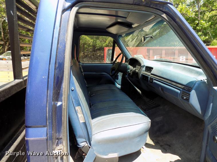 image for item DB9556 1996 Ford F350 flatbed pickup truck